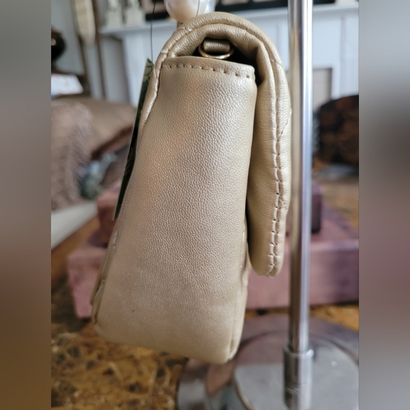 Badgley MISCHKA Elegant Gold Quilted Handbag W/PEARL HANDLE - Picture 4 of 11